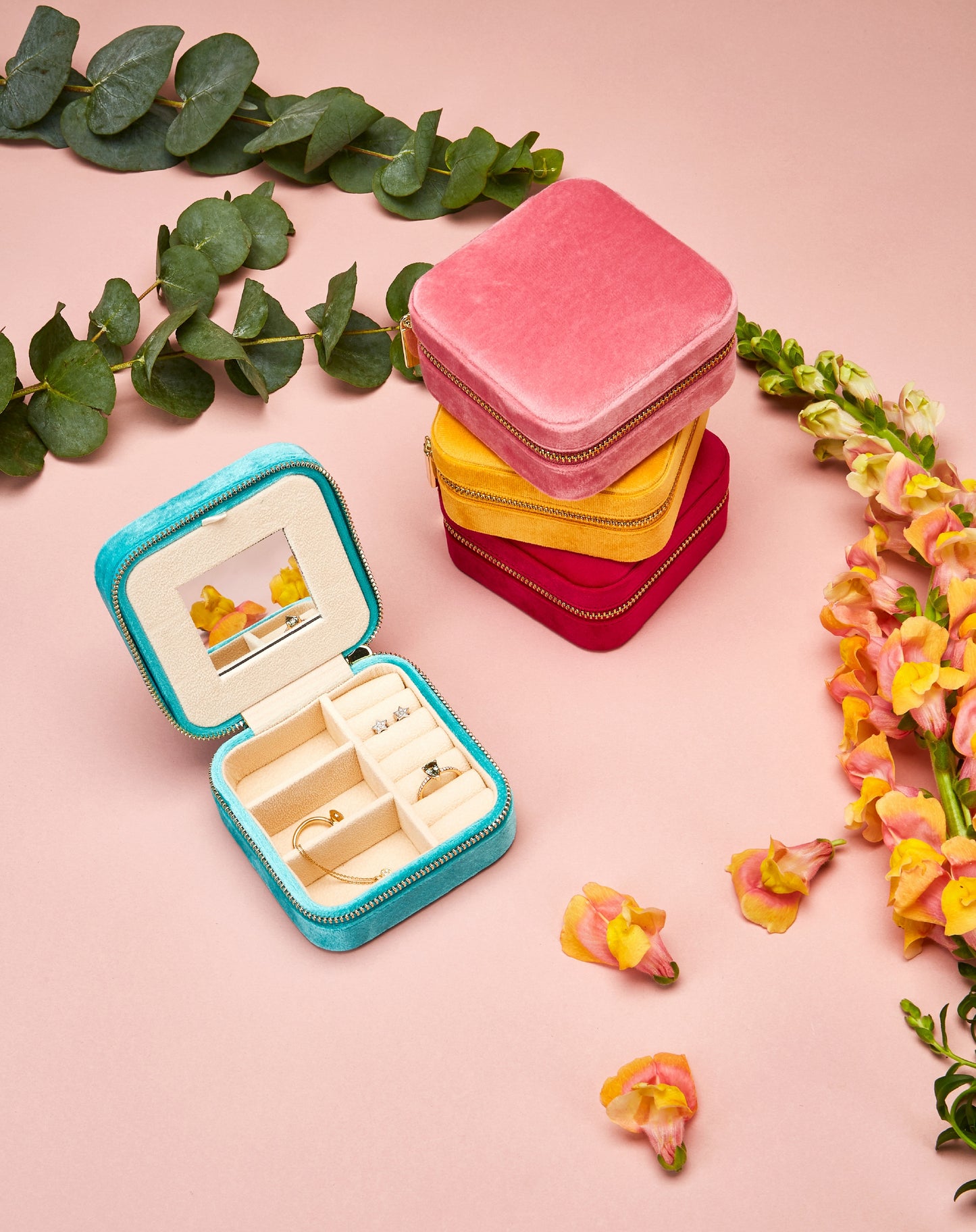 Initial assortment jewelry boxes, 20 pieces - mixed colors